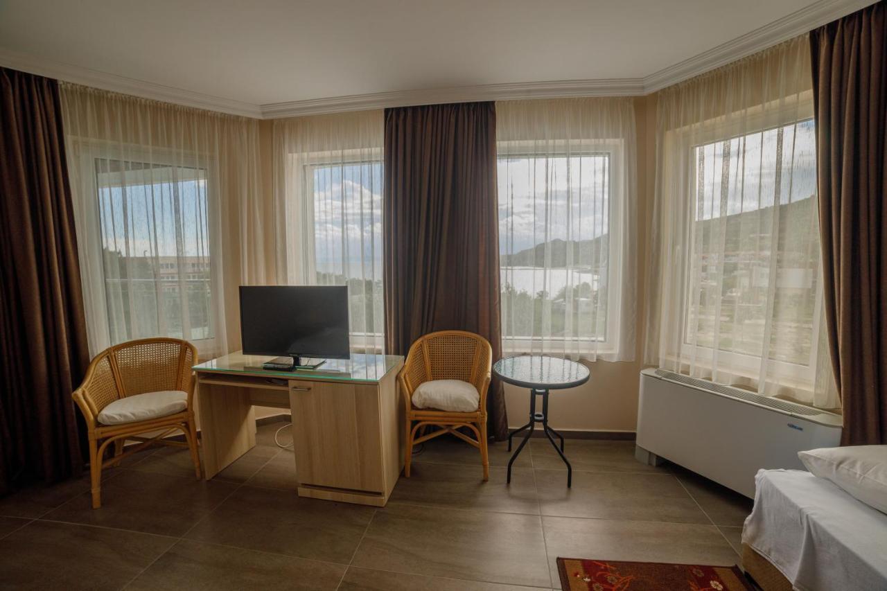 Villa Viktor Топола Екстериор снимка