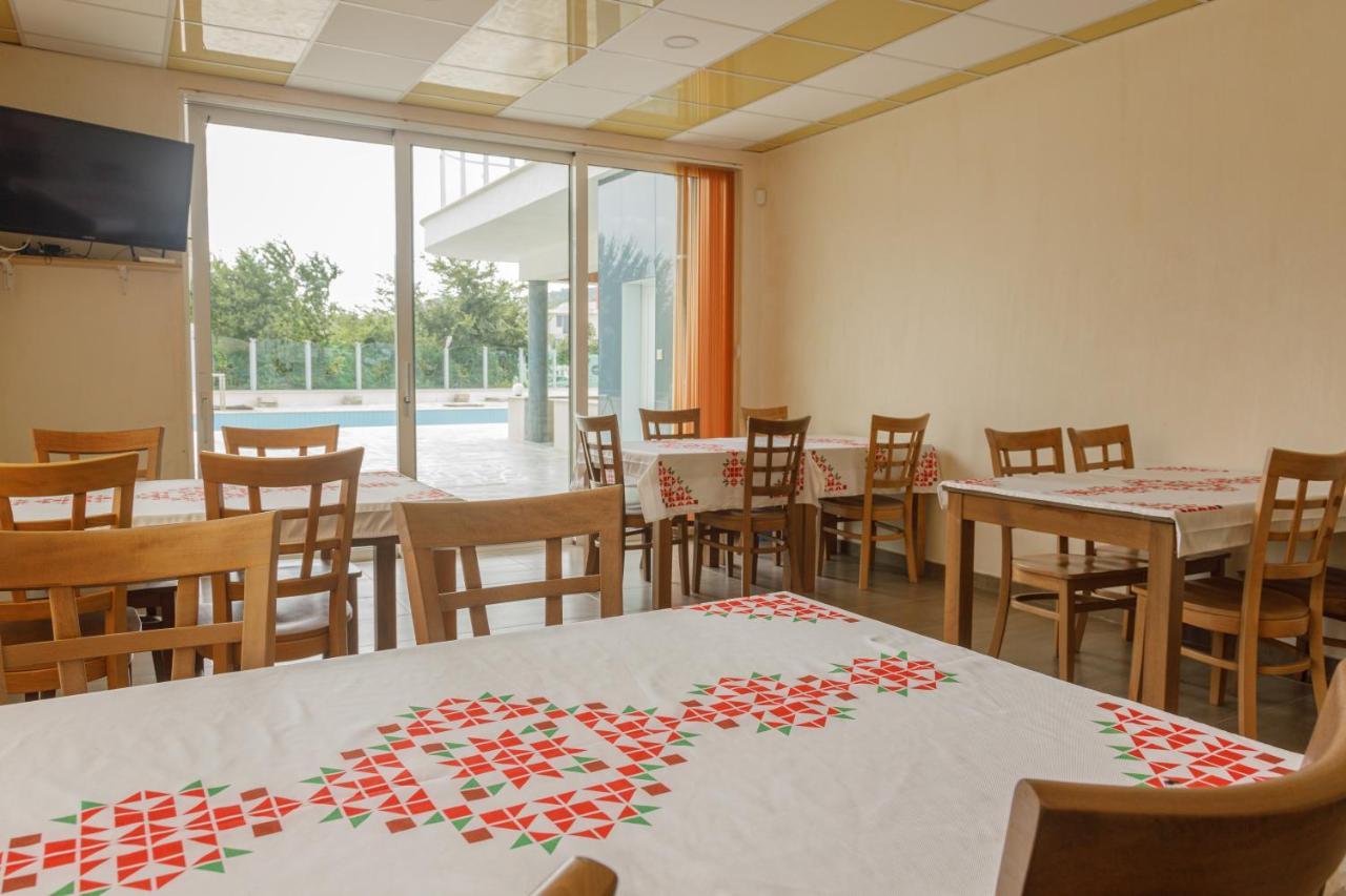 Villa Viktor Топола Екстериор снимка