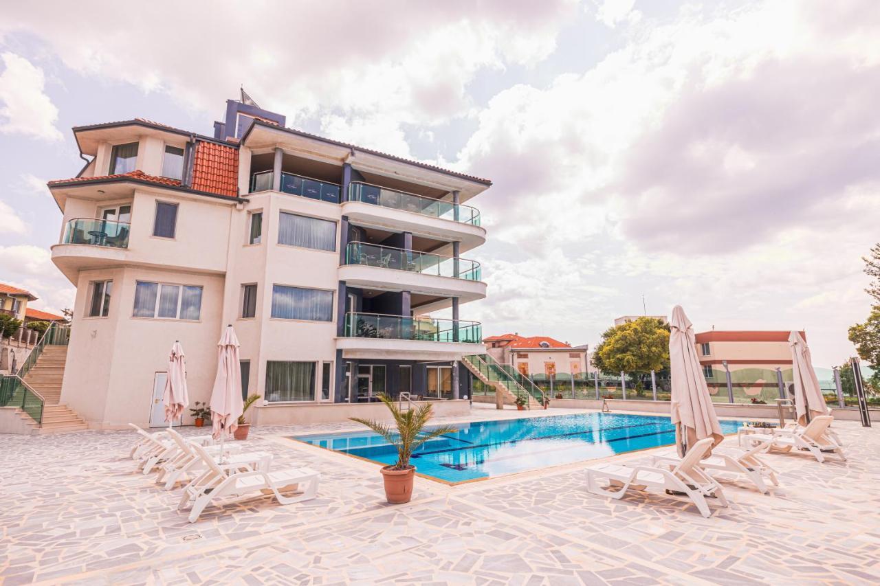 Villa Viktor Топола Екстериор снимка
